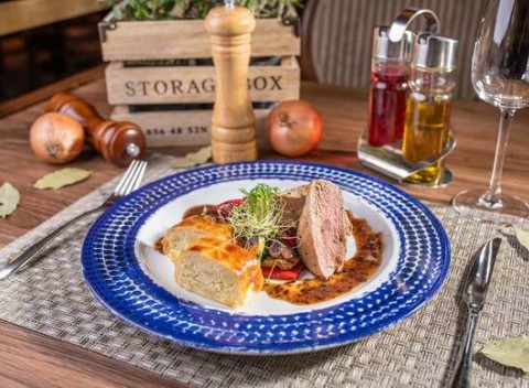 Jedinečná oslava promócie v reštaurácii Apollo Hotela**** - 3-chodové promočné menu pre 1 osobu.