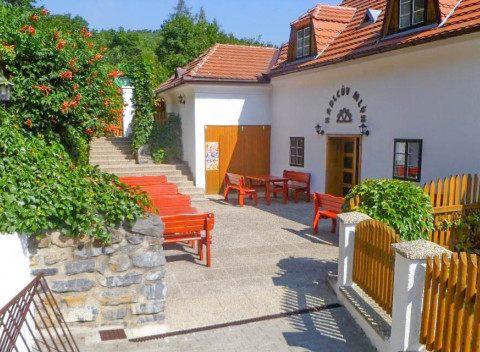 Brno: Pobyt pri Mariánskom údolí v Penzióne Kadlcův mlýn s bohatými raňajkami.