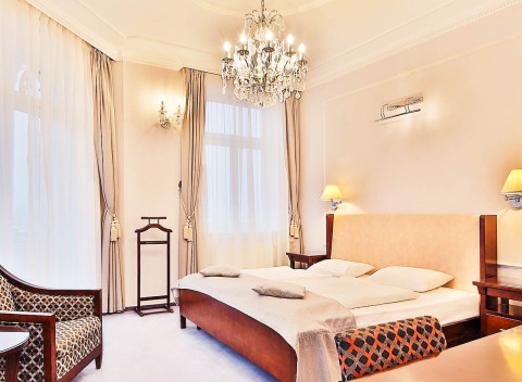 Mariánské Lázně priamo v centre v Hoteli Sun Palace Spa & Wellness **** s procedúrami a raňajkami.