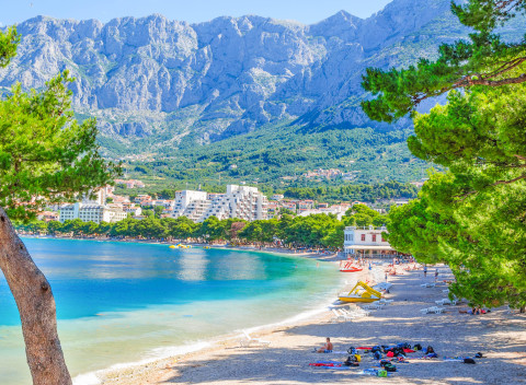 Hotel Bonaca *** v Makarskej s mnohými atrakciami len 70 m od azúrového mora + bohatá polpenzia.