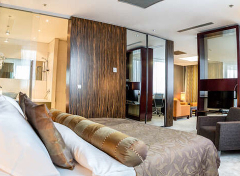 Leto v Holiday Inn Žilina**** s polpenziou, parádnym výhľadom a vstupenkami na výstavu áut.