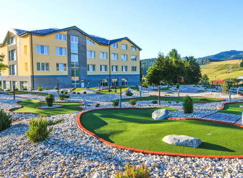 Vysoké Tatry: Leto v Hoteli Končistá **** s wellness a bazénom s výhľadom na hory + chutná polpenzia.