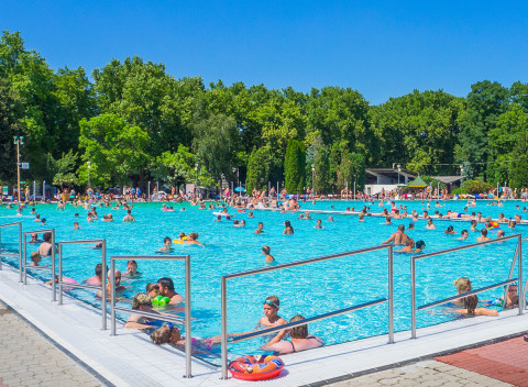 Harkány len 500 m od kúpeľov v Ametiszt Hoteli *** s raňajkami a 4 celodennými vstupmi do termálov.