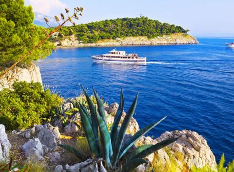 Skvelá dovolenka na obľúbenej Makarskej riviére v Chorvátsku. Pobyt v útulnom rodinnom Hoteli Makarska*** s polpenziou. 