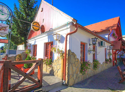 Maďarsko neďaleko Sárváru: Penzión Deja Vu so vstupom do termálnych kúpeľov a plnou penziou.