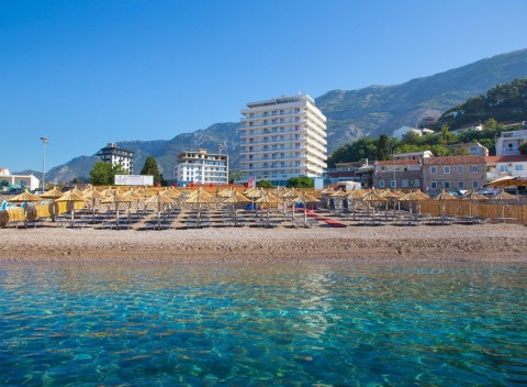 Dovolenka v Čiernej Hore v hoteli Sato**** s polpenziou priamo pri mori. Doprava vlastná.