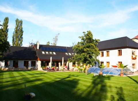 Chcete si užiť nádheru slovenskej krajiny, prírody?Vyberte sa na wellness dovolenku do Penziónu Alžbeta v Liptovskom Mikuláši.