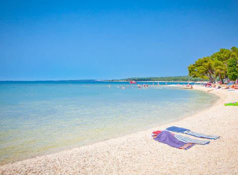 Chorvátsko len 500 m od mora v Premantura Dom Apartments s požičaním a úschovňou bicyklov + 2 deti.