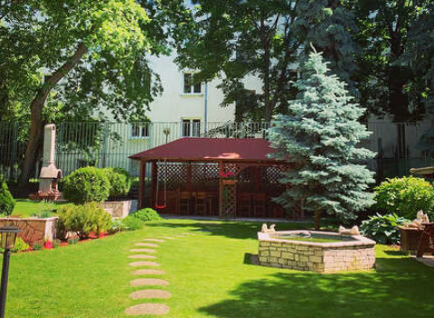 Hotel Arcus*** len 10 min. pešo od centra Bratislavy, s tichou záhradou a možnosťou parkovať.