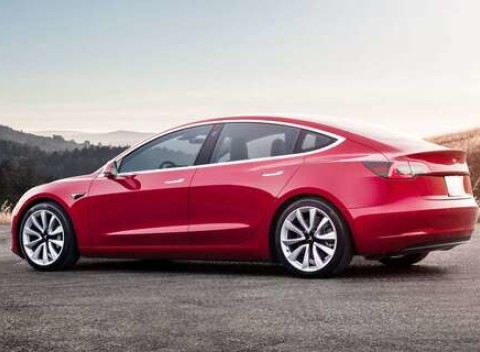 Nezabudnuteľná jazda na Tesle 3 Performance - neopakovateľný zážitok z jazdy.