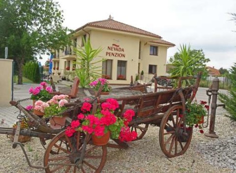Penzión Nevada sa nachádza v Dunajskej Strede, 2,5 km od Thermalparku Dunajská Streda.