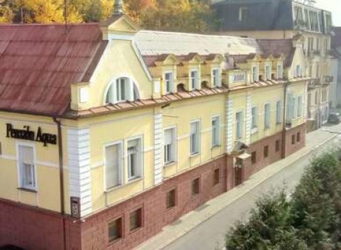 Penzión Aqua v historickej budove v Trenčianskych Tepliciach v bezprostrednej blízkosti kúpeľov.