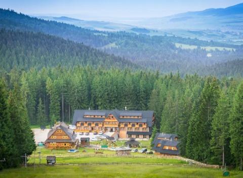 Už viete, kam vyraziť na jeseň s rodinou do hôr? Hotel Kristína*** na Orave vám učaruje svojou jedinečnou polohou v tichej lokalite.