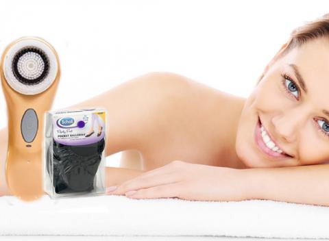 Sonický čistič pleti PureSkin. Špeciálna kefka, ktorá šetrne odstraňuje všetky nečistoty a tiež napomáha vyčistiť upchané póry. 