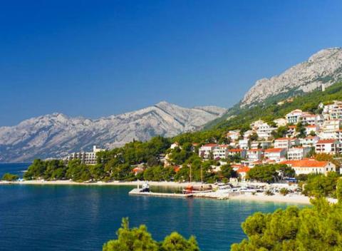 Dovolenka v mestečku s najkrajšími plážami na svete! Rodinný pobyt vo Villa Paulina v letovisku Brela na Makarskej riviére v Chorvátsku.