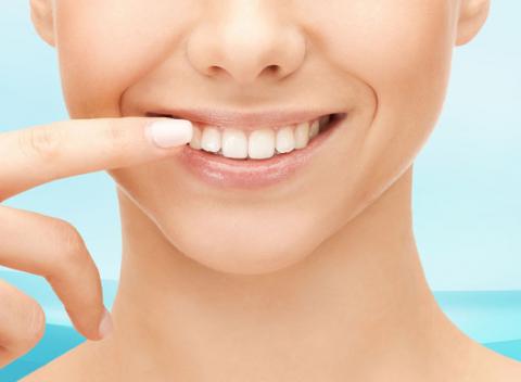 Úsmev je liekom na akýkoľvek zlý deň. Postarajte sa o to aby bol stále krásny. Dentálna hygiena či ošetrenie zubného kazu a výmena plomby.