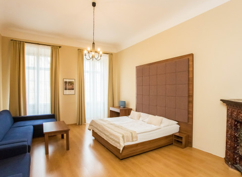 Centrum Prahy v štúdiu či apartmáne v Hoteli U Zlaté podkovy *** so špeciálnym menu + dieťa do 9 rokov.