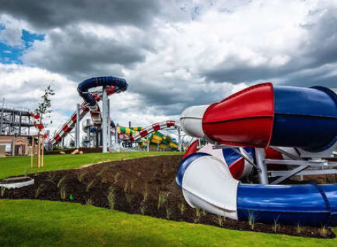 Užite si leto: Aqualand Moravia s novým vonkajším areálom a tobogánmi.